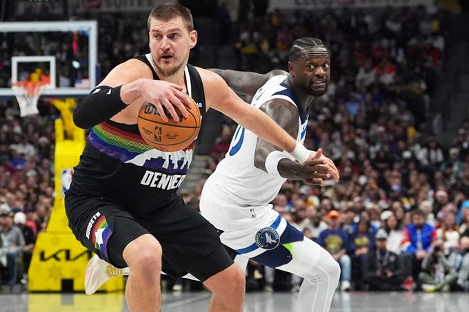 Koncovka jako na horské dráze i úchvatný rekord NBA. Jokič naděloval: Bláznivý zápas Koncovka jako na horské dráze i úchvatný rekord NBA. Jokič naděloval: Bláznivý zápas