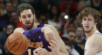 Denver prodloužil mizernou sérii Lakers, Veselý nebodoval