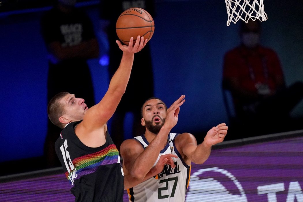 Basketbalisté Denveru zvládli rozhodující sedmé utkání proti Utahu, po vítězství 80:78 dokonali obrat v sérii a postoupili do druhého kola NBA.