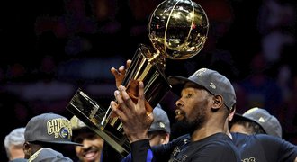 Famózní Golden State Warriors: do finále NBA dorazila se smrští trojek i nuda
