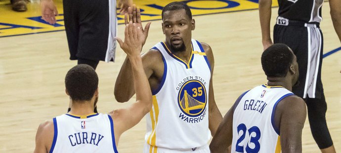 Basketbalistsé Golden State Warriors se ujali vedení 2:0 v sérii nad Spurs