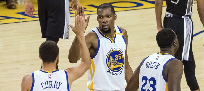 Basketbalisté Golden State i ve třetím finálovém utkání Západní konference NBA porazili San Antonio