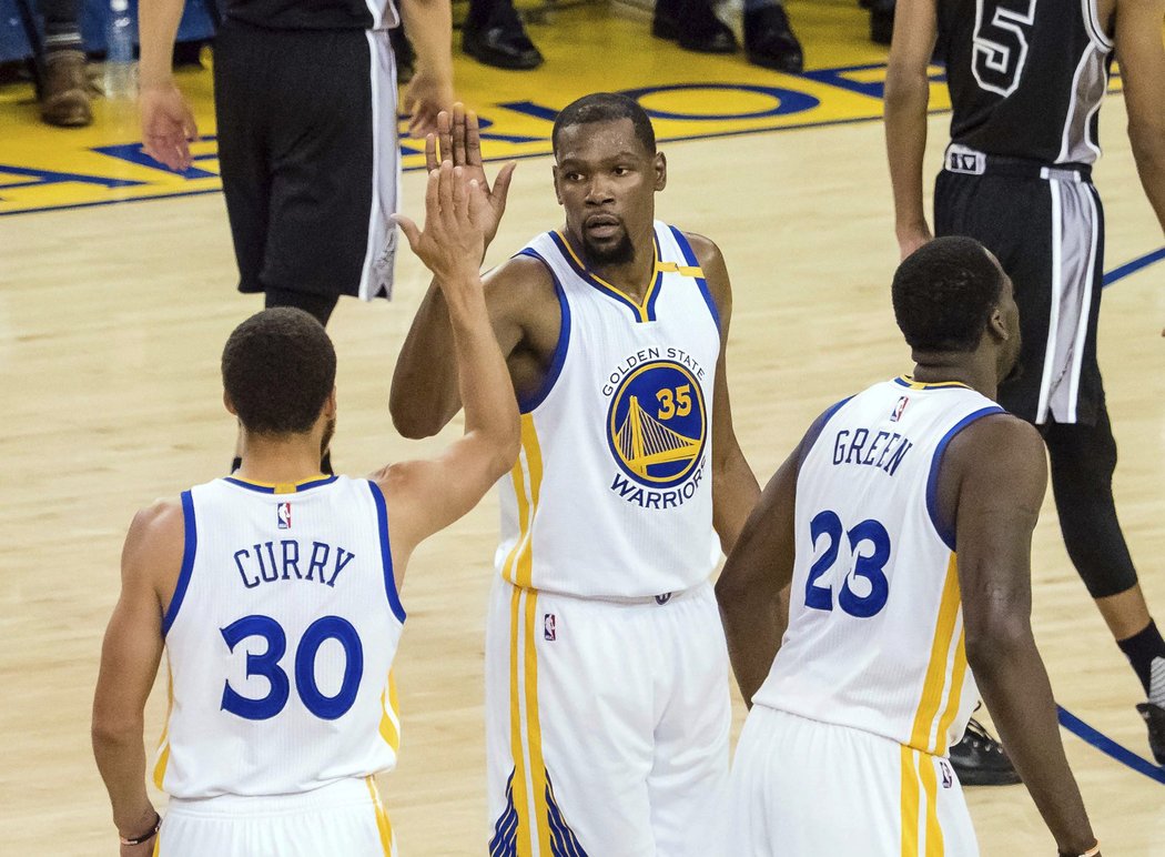 Basketbalistsé Golden State Warriors se ujali vedení 2:0 v sérii nad Spurs