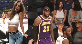 Bradavky v pozoru! Sexbomba zastínila hvězdy NBA výstavním poprsím