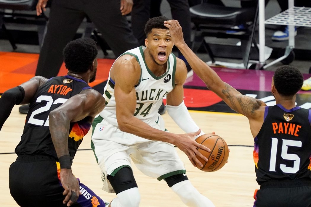 Greek Freak Giannis Antetokounmpo během finále NBA proti Phoenixu