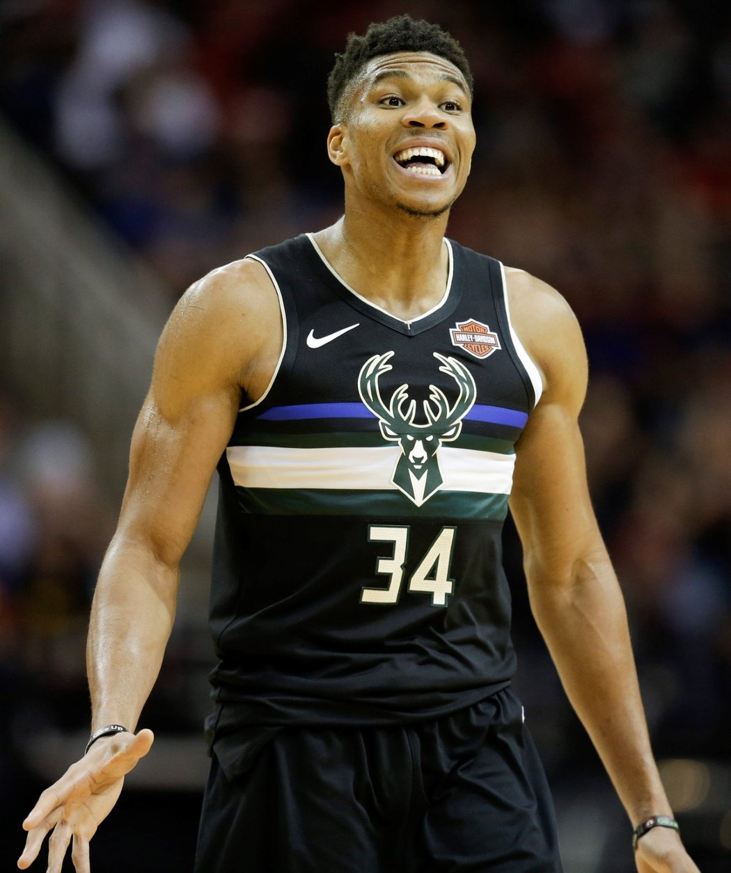 Giannis Antetokounmpo přispěl triple doublem k výhře Milwaukee na palubovce Houstonu