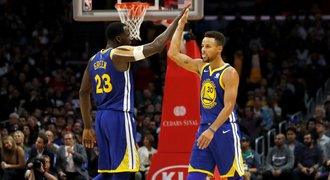 Golden State se po špatném vstupu do sezony zvedá, vyhrál i v Denveru