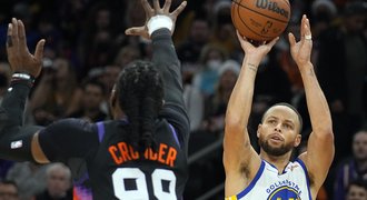 Vánoční NBA: Golden State vyhrálo duel o první místo, zářili Curry s Porterem