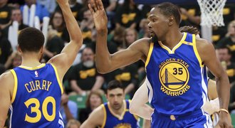 Golden State je po výhře v Utahu krok od semifinále NBA