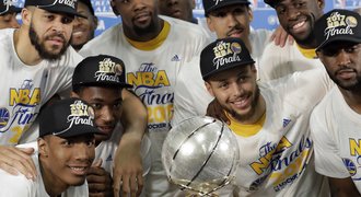 To byla jízda! Hráči Golden State smetli San Antonio a jsou ve finále