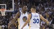 Kevin Durant a Stephen Curry budou opět hrozbou