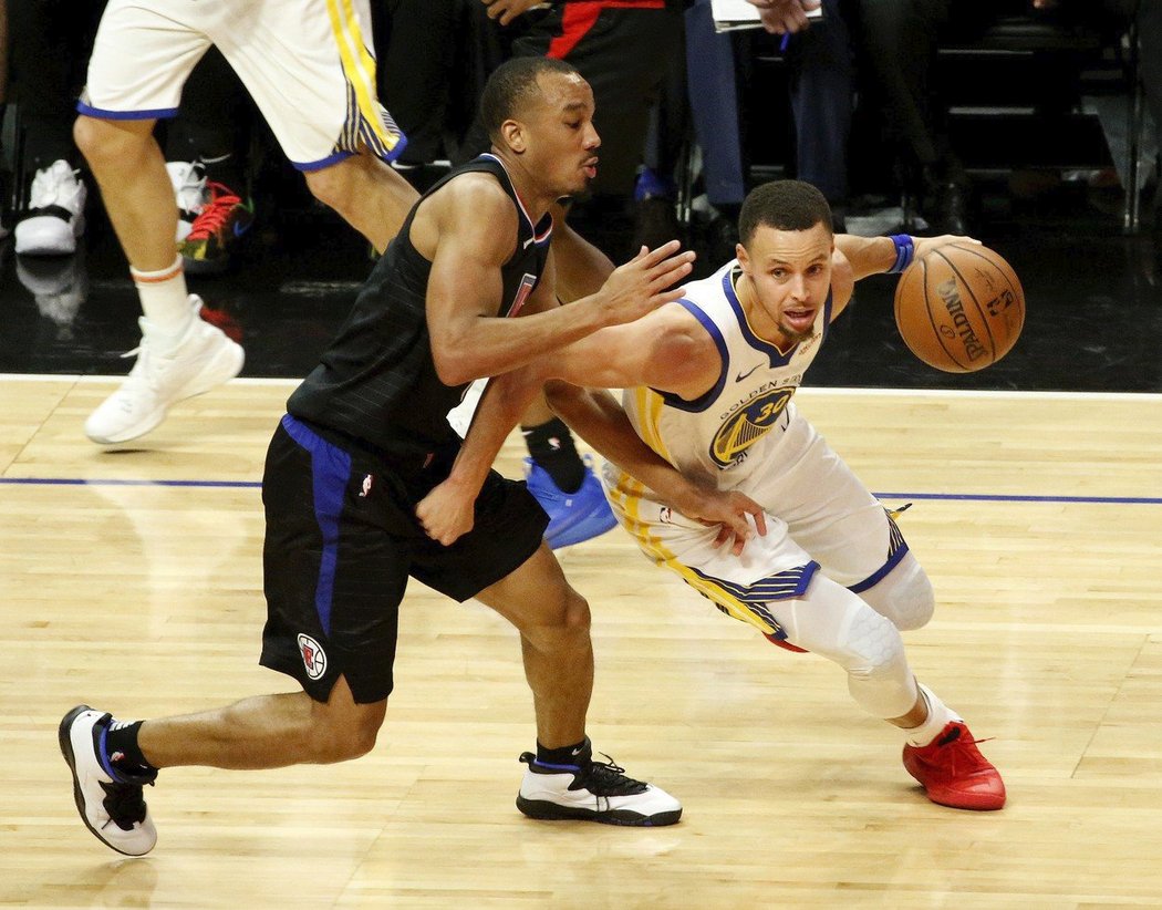 Stephen Curry řídil výhru Golden State nad LA Clippers, nasázel 28 bodů. Warriors i díky němu vyhráli sedmý zápas v řadě