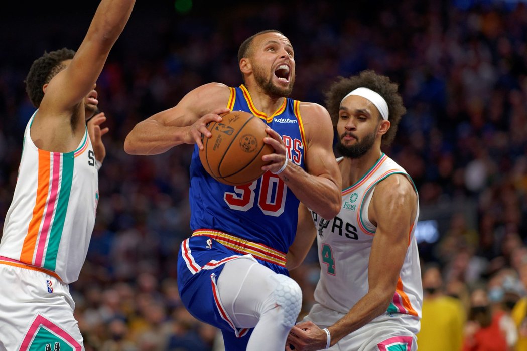 Vedoucí tým NBA Golden State podlehl basketbalistům San Antonia