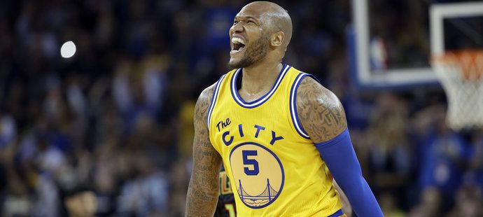 Marreese Speights pomohl Warriors k výhře