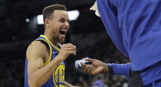 Šampioni z Golden State po zlém úvodu jasně porazili San Antonio