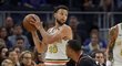 Dvojnásobný nejužitečnější hráč NBA Stephen Curry se vrátil po čtyřměsíční pauze zaviněné zlomeninou ruky. Jeho 23 bodů ale Golden State proti Torontu na výhru nestačilo