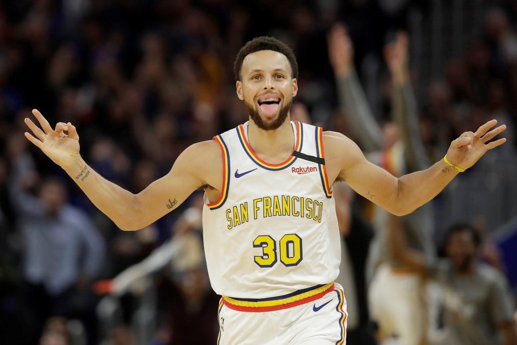 Dvojnásobný nejužitečnější hráč NBA Stephen Curry se vrátil po čtyřměsíční pauze zaviněné zlomeninou ruky. Jeho 23 bodů ale Golden State proti Torontu na výhru nestačilo