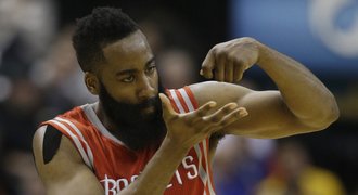 Harden sfoukl Washington 42 body, San Antonio padlo v Torontu