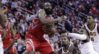 Takhle zářil naposledy Jordan před 28 lety! Famózní Harden zastínil Jamese