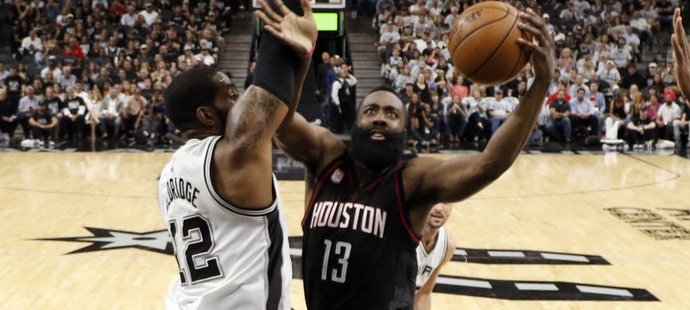 James Harden zaznamenal celkem 20 bodů