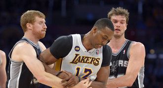 Lakers zvládli první zápas bez Bryanta a sahají po play off NBA