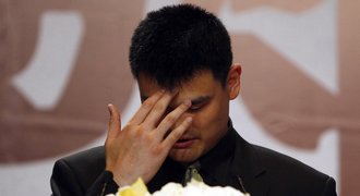 Čínský obr v NBA Jao Ming musel ukončit kariéru