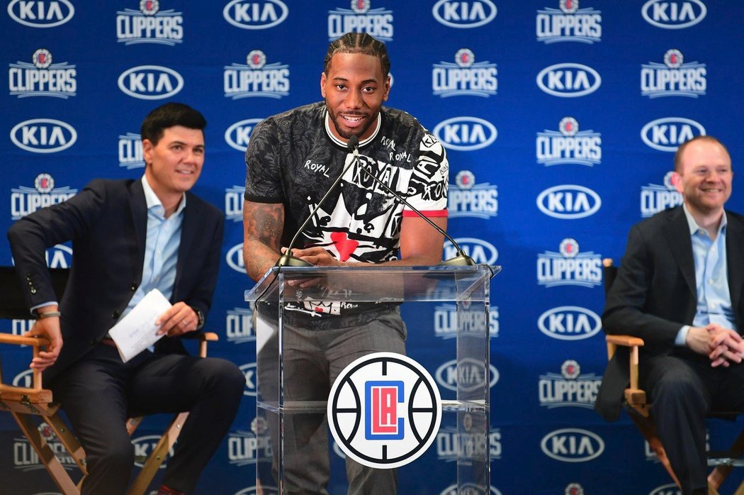 Kawhi Leonard během tiskové konference oznamující jeho příchod do Los Angeles Clippers