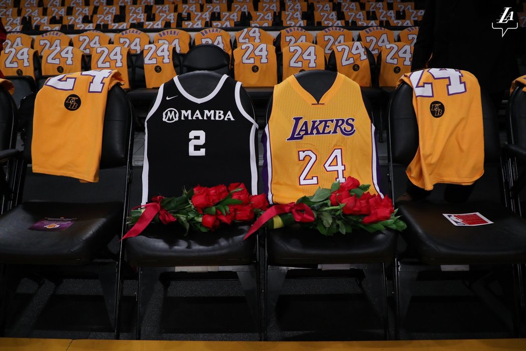 Místa v Staples Center vyhrazená jako památka na tragicky zesnulého Kobeho Bryanta a jeho dceru Gigannu 