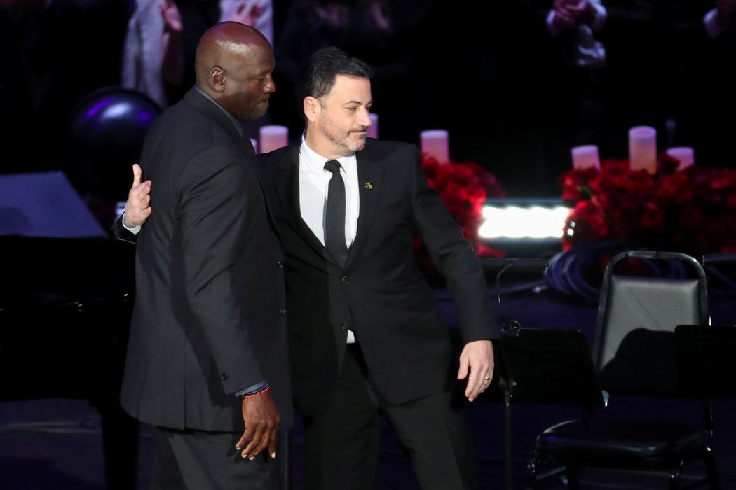 Michael Jordan se na dojemném ceremoniálu na památku Kobeho Bryanta neubránil slzám