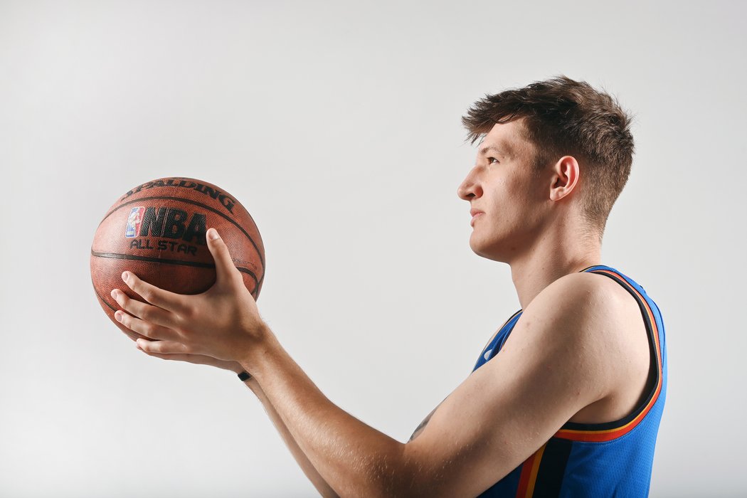 Český basketbalista Vít Krejčí zapózoval pro deník Sport