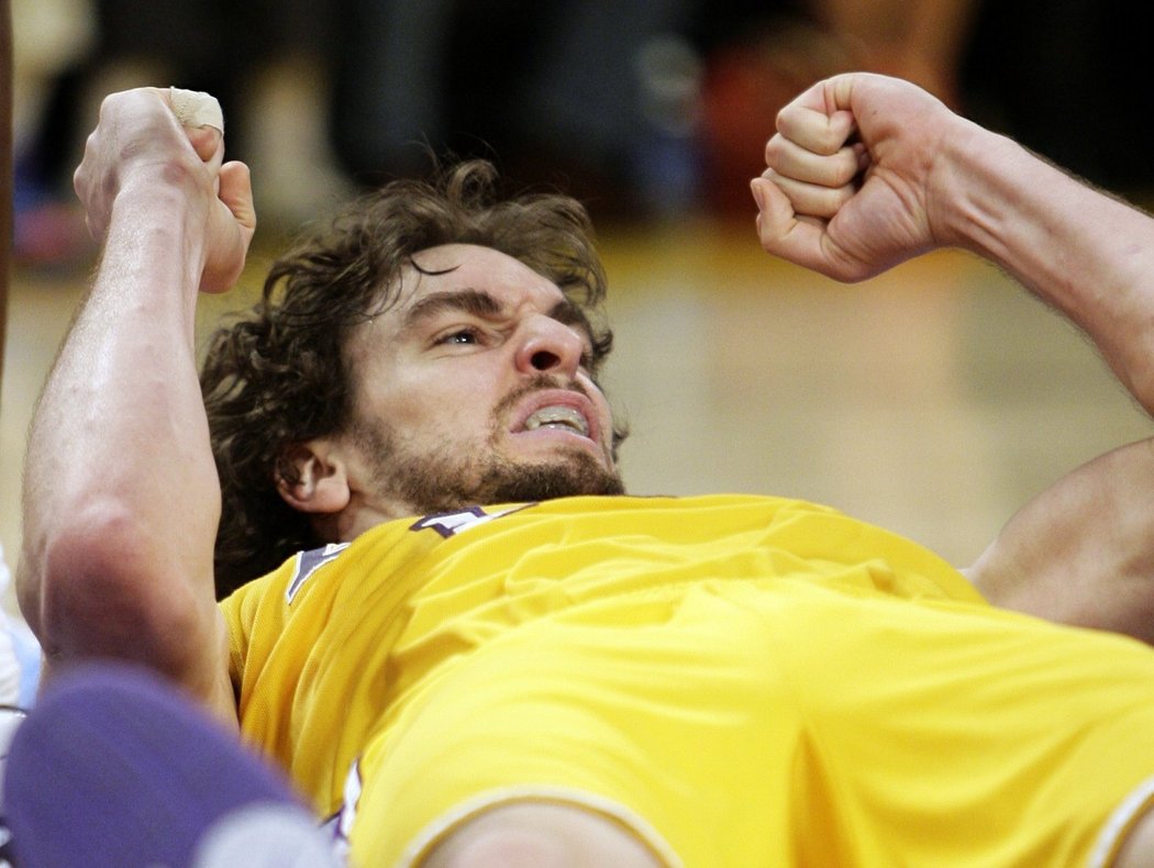 Radující se Paul Gasol (LA Lakers).