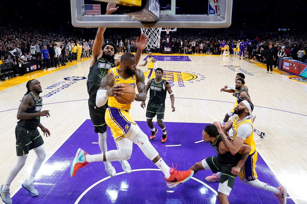 Uvařený, ale ne poražený. LeBron James s Lakers vyválčil play off a posune rekordy