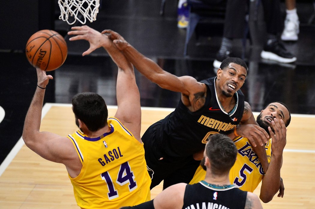 LA Lakers porazili v těsném duelu Memphis Grizzies