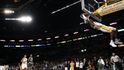 Kobe Bryant a jeho efektní zakončení.