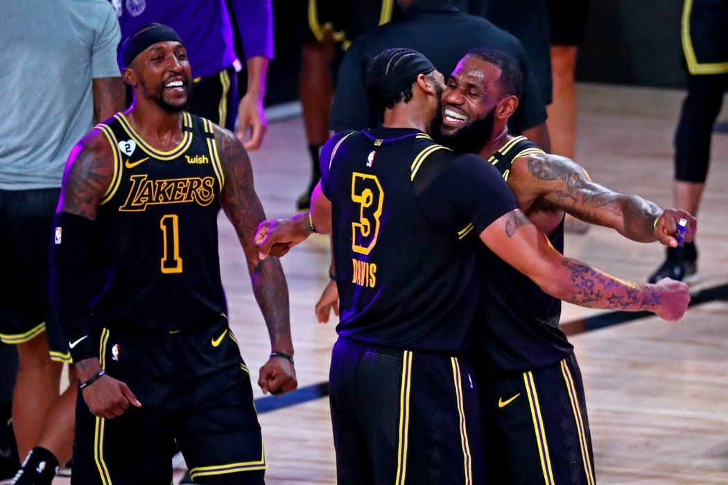 Lakers zvítězili v druhém finále Západní konference play off NBA nad Denverem díky trojce Anthonyho Davise v poslední sekundě utkání