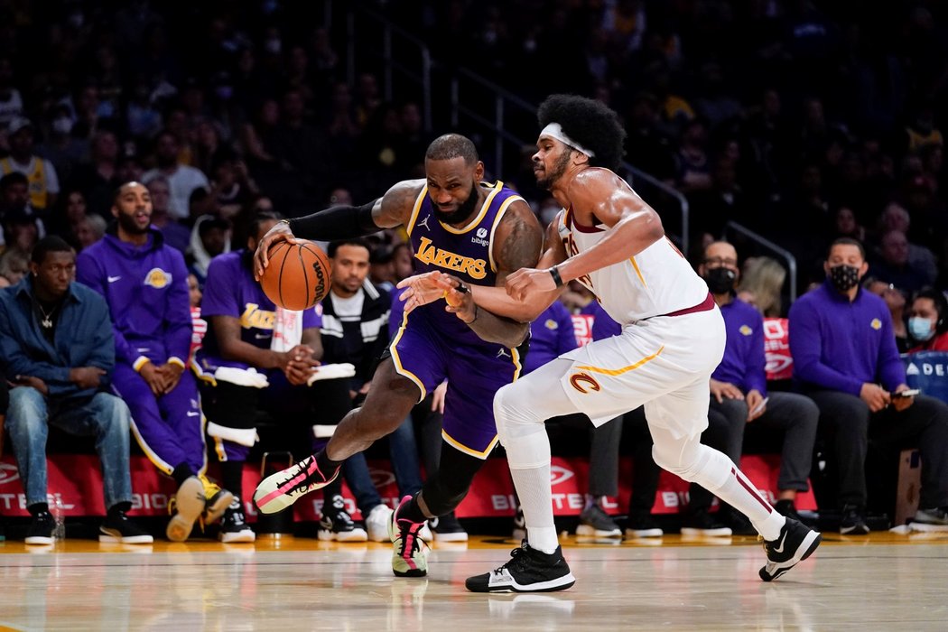 LeBron James se vrátil po zranění a pomohl Lakers k výhře