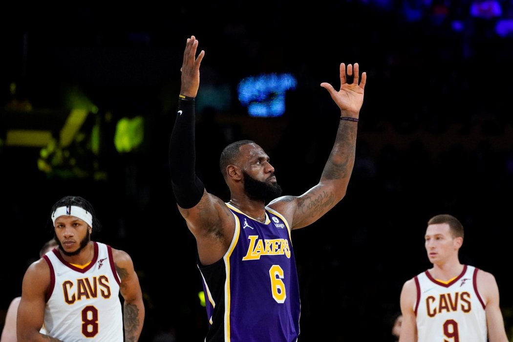 LeBron James se vrátil po zranění a pomohl Lakers k výhře