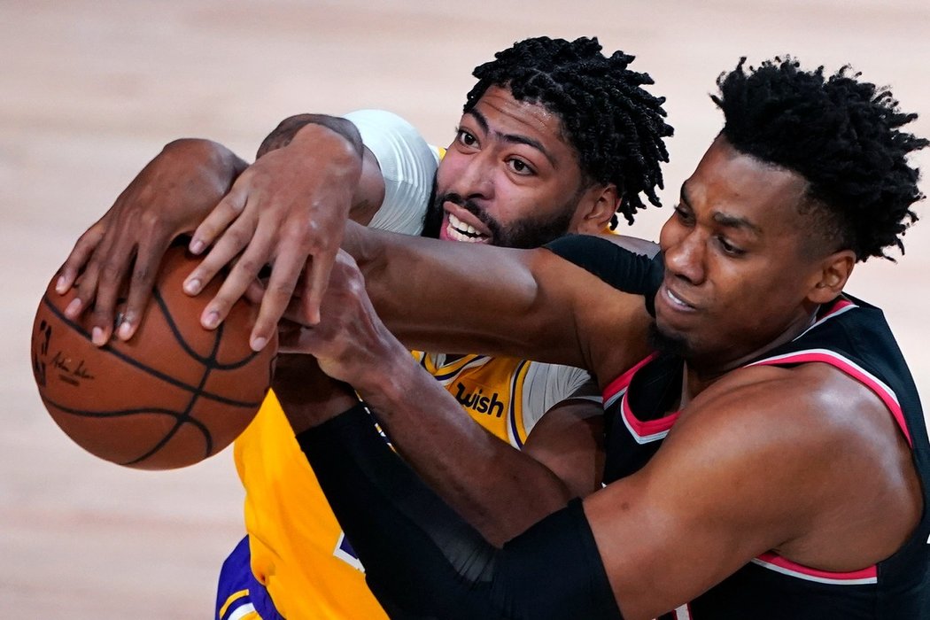 Los Angeles Lakers nestačili 93:100 na Portland, který si postup do osmifinále musel vybojovat v předkole.