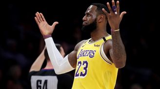 NBA kvůli koronaviru připravuje kluby na zápasy bez diváků. LeBron James protestuje