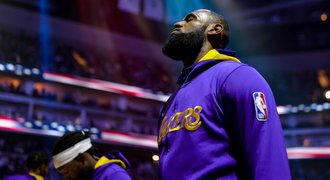Vězeň z Hollywoodu: LeBron válí, ale Lakers ničí jeho poslední roky