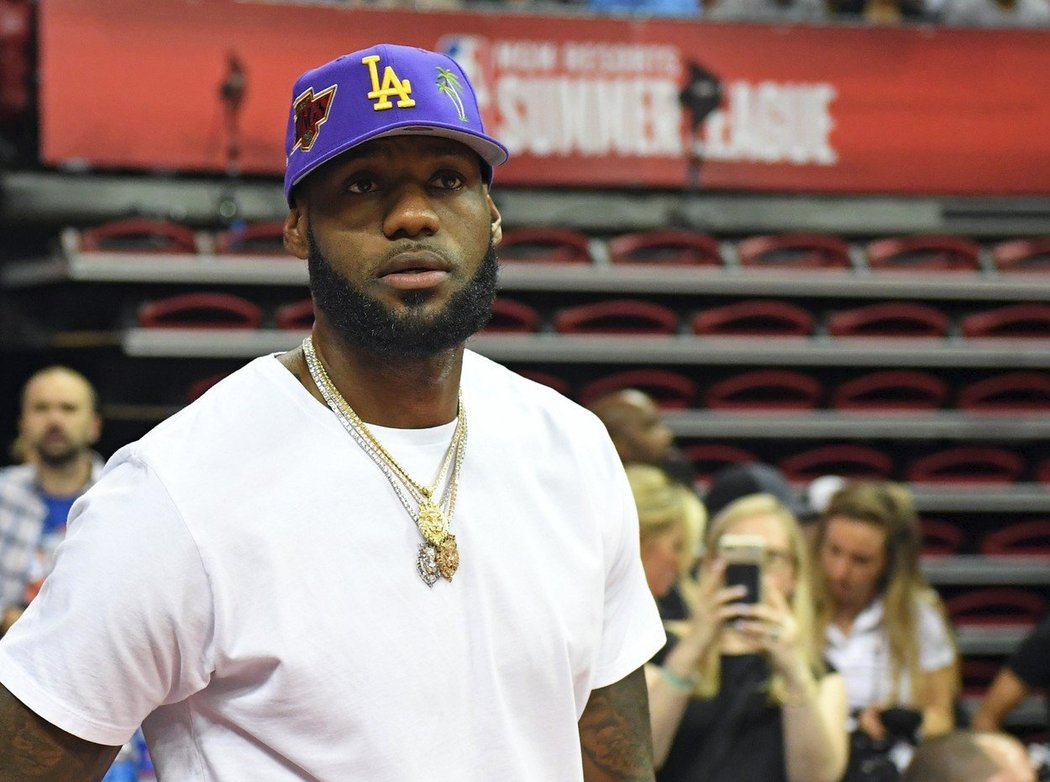 LeBron James (Los Angeles Lakers) se omluvil z mistrovství kvůli léčbě třísel