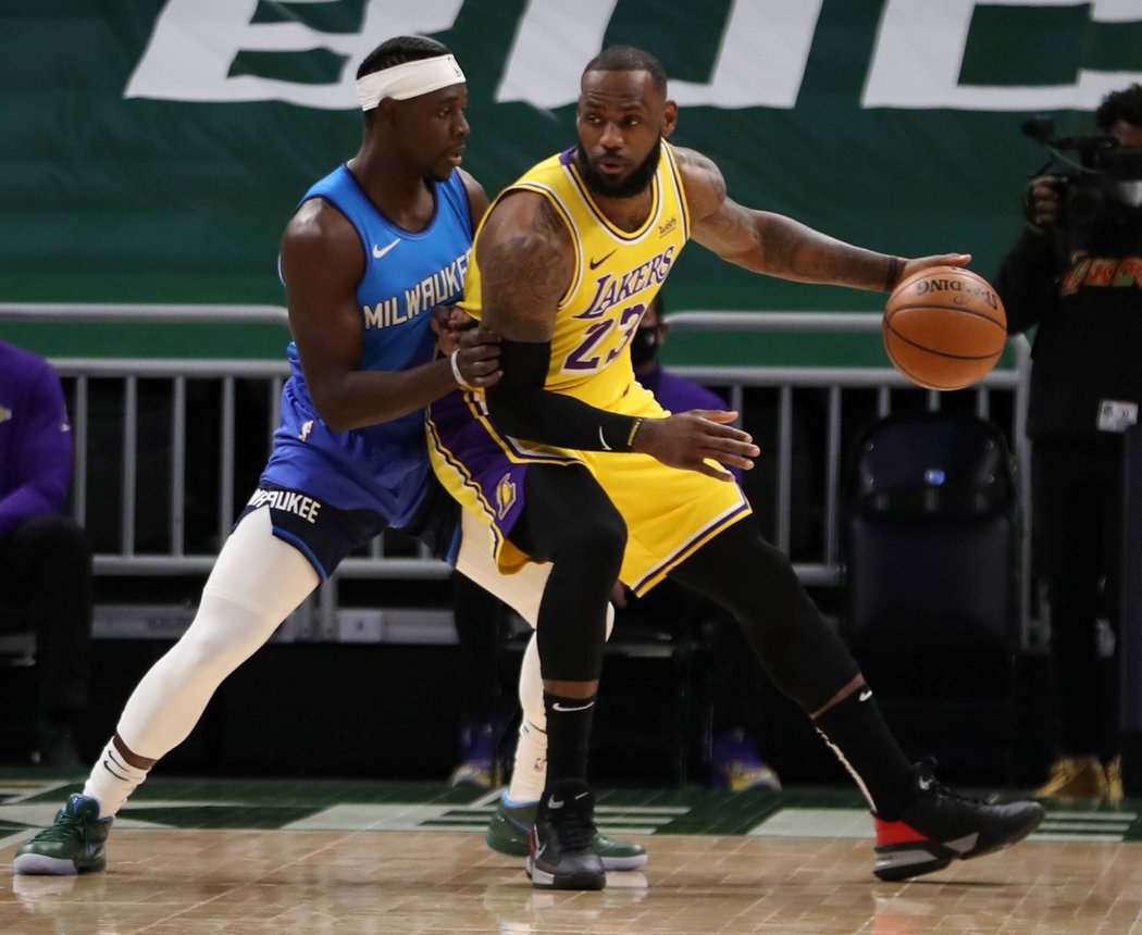 LeBron James v souboji s Janisem Adetokumbem zazářil 34 body