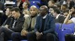 Na NBA v Londýně se vyrazil podívat i fotbalista Thierry Henry a módní návrhář Ozwald Boateng (vpravo)