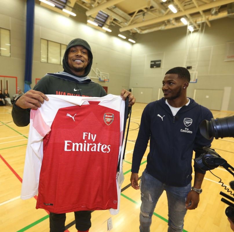 Basketbalisty Wiazrds navštívil talent londýnského Arsenalu Ainsley Maitland-Niles