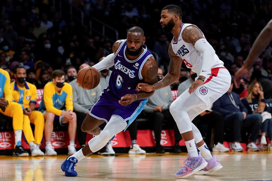 LeBron James v zápase proti LA Clippers