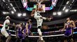 Giannis Antetokounmpo ovládl zápas svého Milwaukee proti Lakers