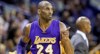 Hrající legenda Bryant táhne Lakers, Davise se předvedl 39 body