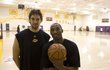 Kobe Bryant a Paul Gasol na tréninku Lakers