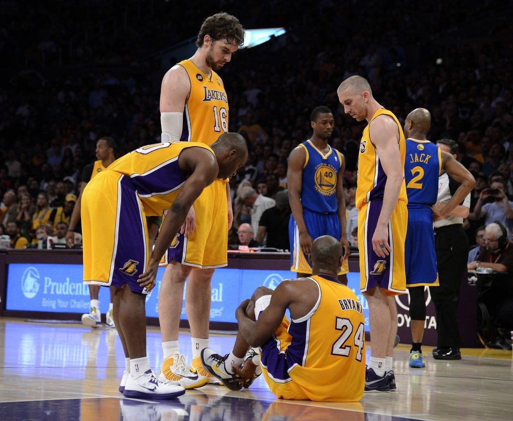 Kobe Bryant se postavil k trestnému hodu proti Warriors i s utrženou achilovkou