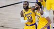 LeBron James a Anthony Davis slaví výhru Lakers